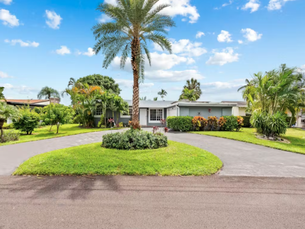 Luxurious Fort Lauderdale River Access with Heated Pool & Kayaks